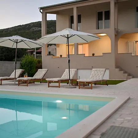 Mendula Country Suite *