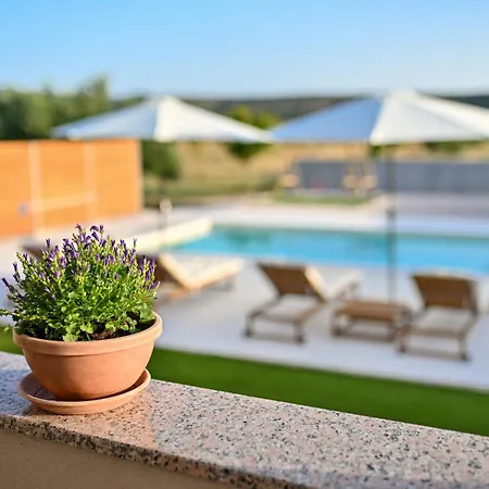 Mendula Country Suite *